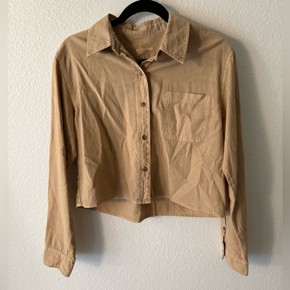 Universal Thread Beige Cropped Fit Shirt